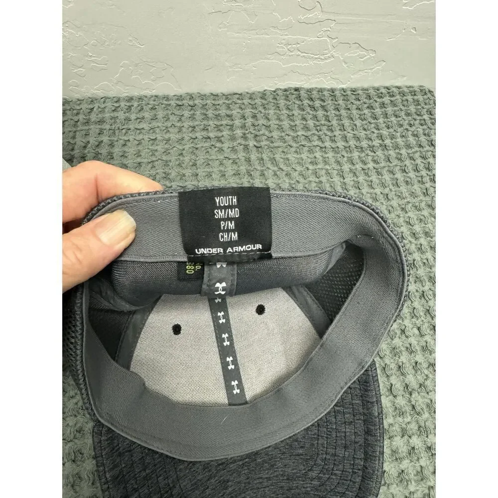 Under Armour Black Fitted Cap‎ Classic Style Youth Small Medium